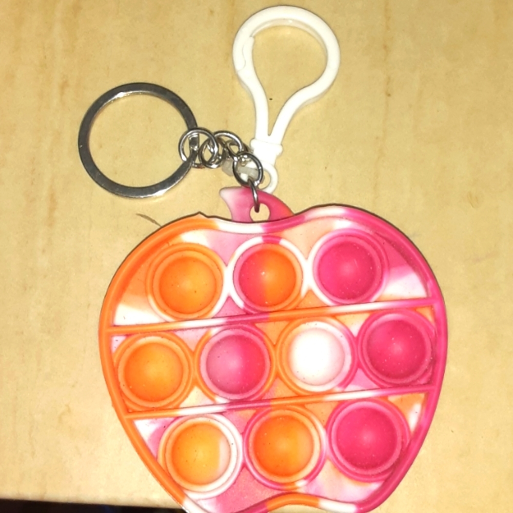 POP ITS APPLE SHAPED KEYCHAIN CHARM NRMINT CONDITION